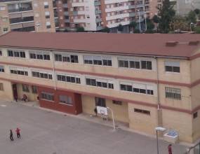 Colegio San Antonio de Catarroja (Valencia). Impermeabilización de cubierta inclinada con lamina asfáltica autoprotegida